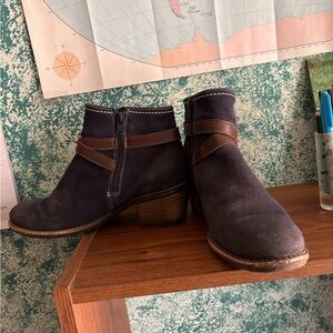 Stylish Women's Ankle Boots in Navy and Brown